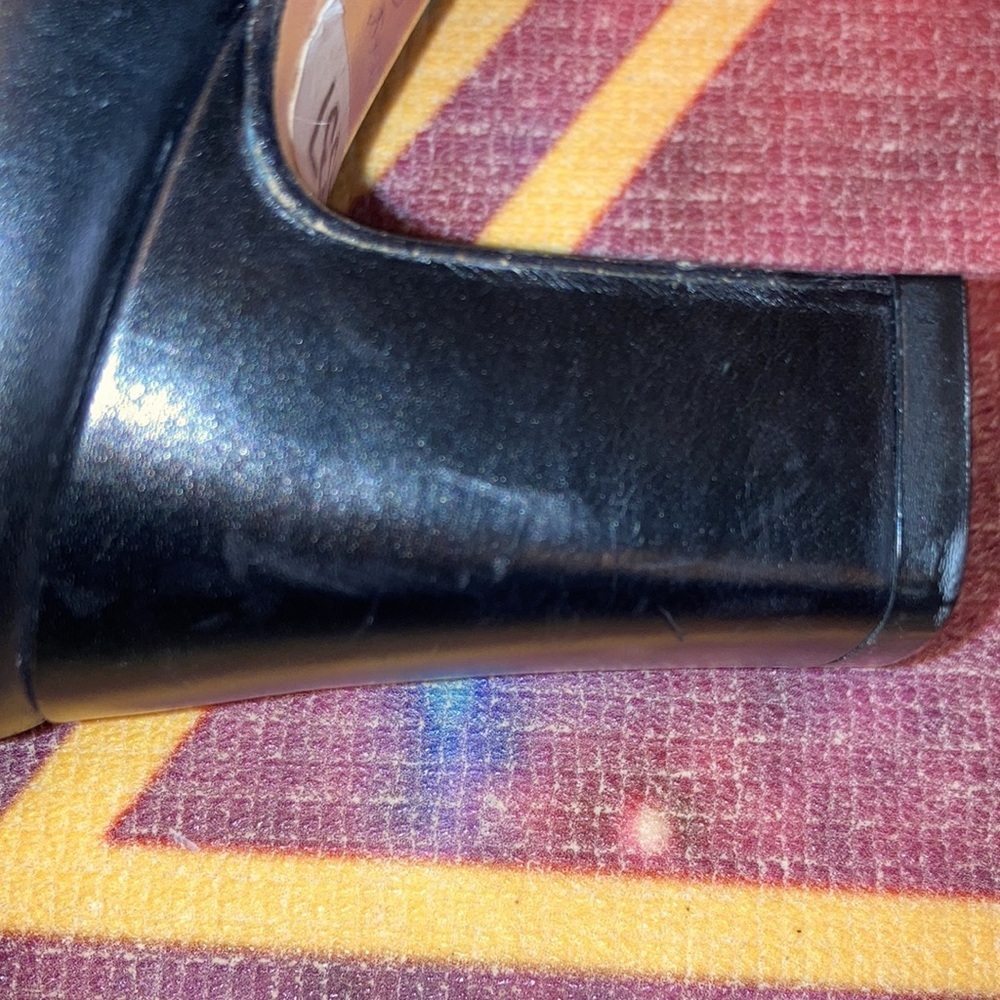 Salvatore Ferragamo Black Leather Heeled Pumps with Signature Gancini Detail - Picture 10 of 13